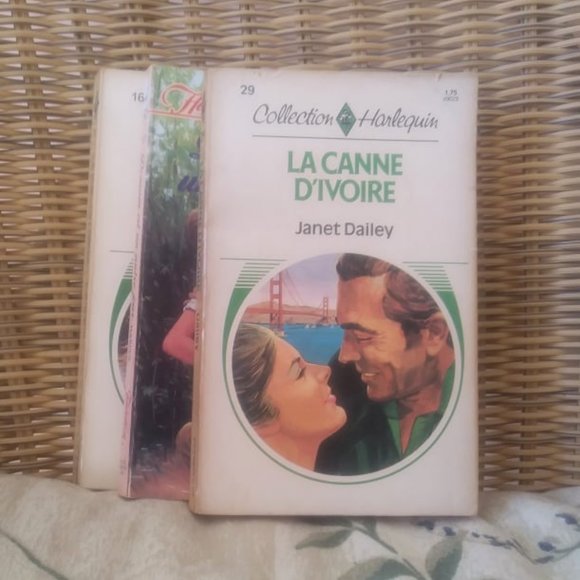 Lot de Livres Harlequin Vintages/Harlequin Romans D'Amour/Roman Français - Picture 2 of 4